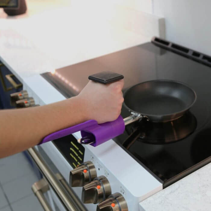 Adaptive Pan Handle in use on stovetop
