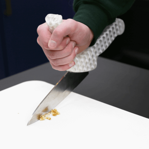 Adaptive knife in use cutting walnuts